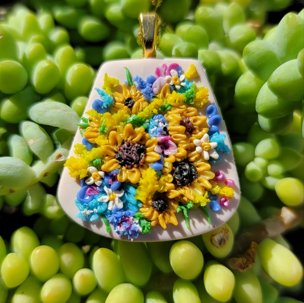 Handcrafted floral bouquet pendant 💐